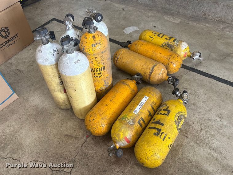 image for item EV2765 Approximately 11 oxygen tanks