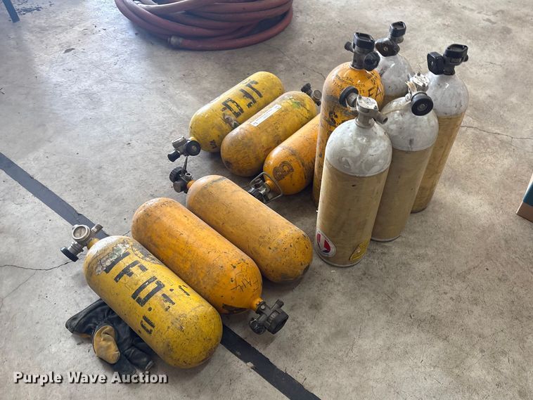 image for item EV2765 Approximately 11 oxygen tanks