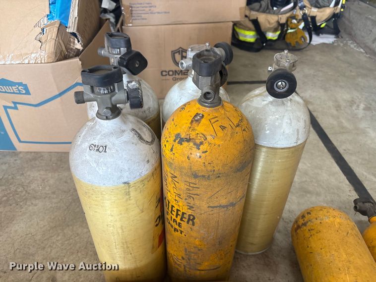 image for item EV2765 Approximately 11 oxygen tanks