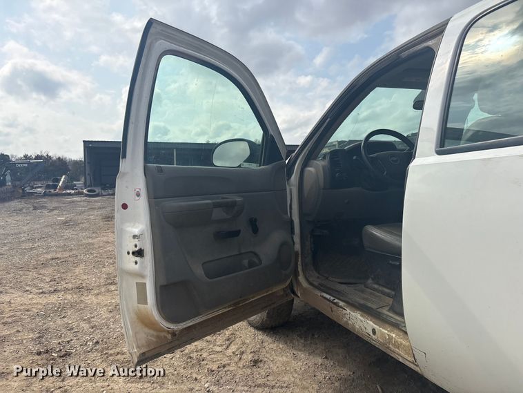 image for item EV2812 2008 Chevrolet Silverado 1500 Ext. Cab pickup truck