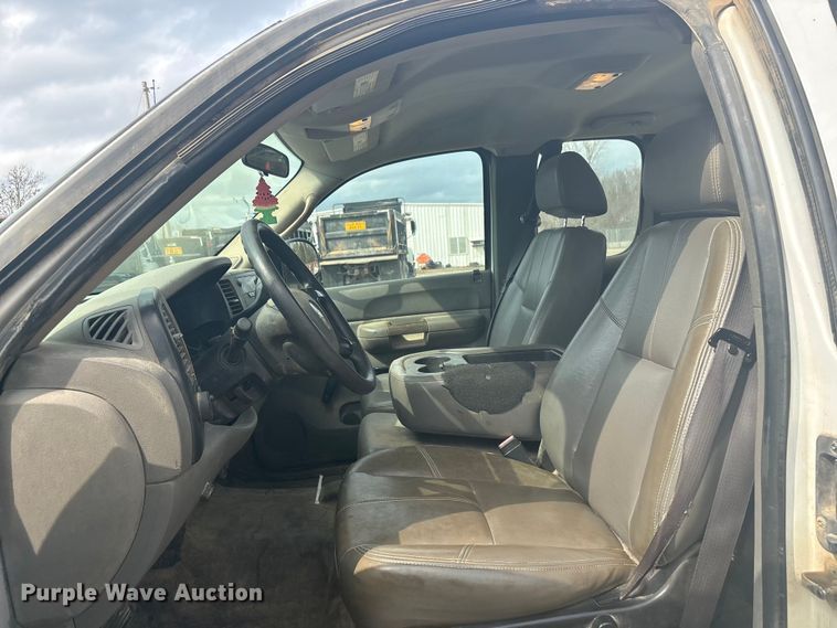 image for item EV2812 2008 Chevrolet Silverado 1500 Ext. Cab pickup truck