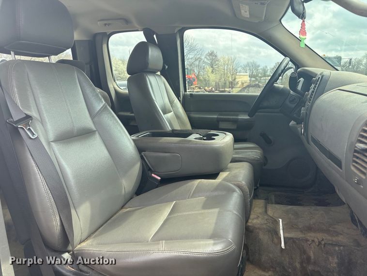 image for item EV2812 2008 Chevrolet Silverado 1500 Ext. Cab pickup truck