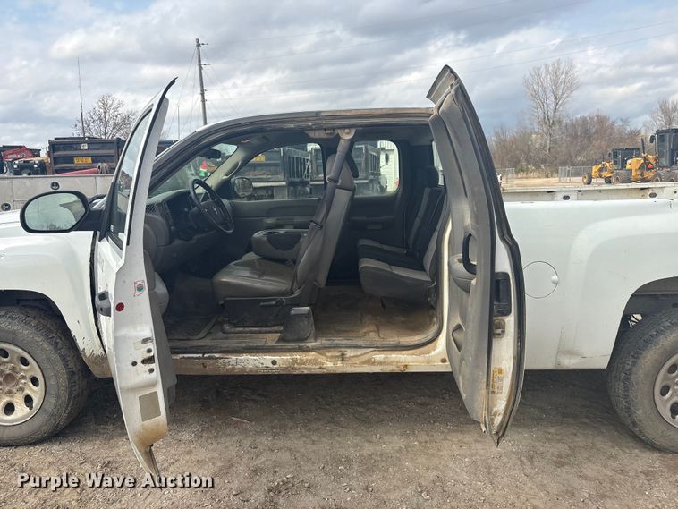 image for item EV2812 2008 Chevrolet Silverado 1500 Ext. Cab pickup truck