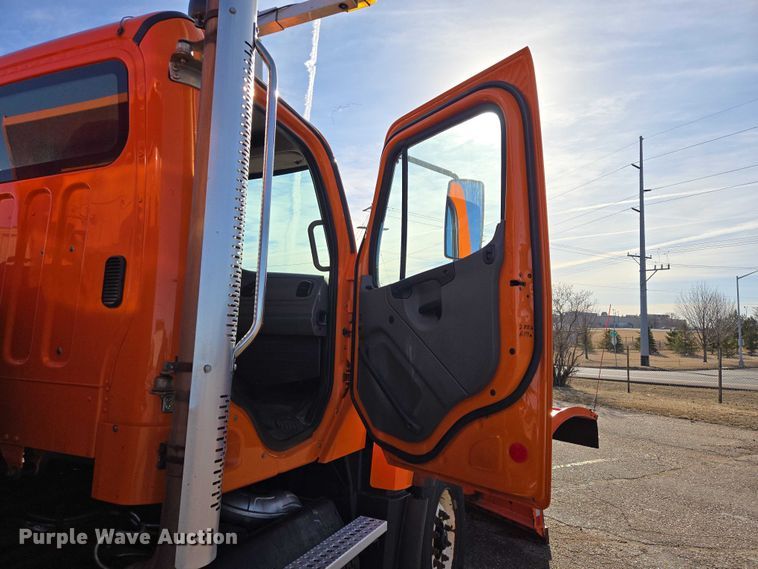 image for item EV5502 2012 Freightliner 114SD dump truck