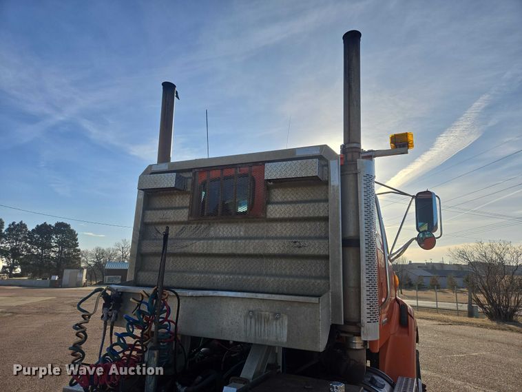 image for item EV5503 2006 Sterling LT9500 semi truck