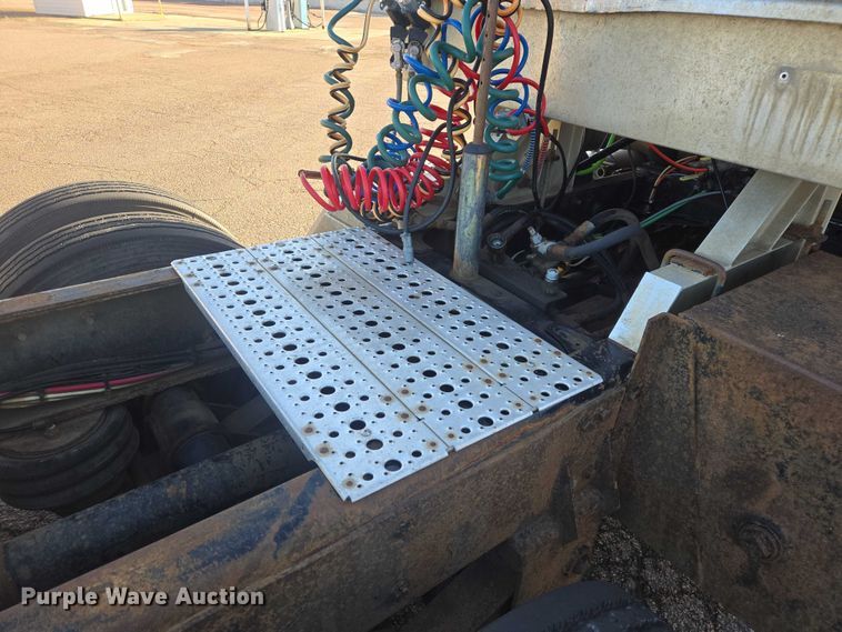 image for item EV5503 2006 Sterling LT9500 semi truck