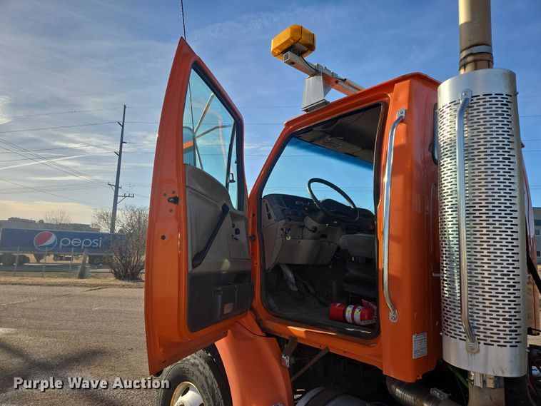 image for item EV5503 2006 Sterling LT9500 semi truck