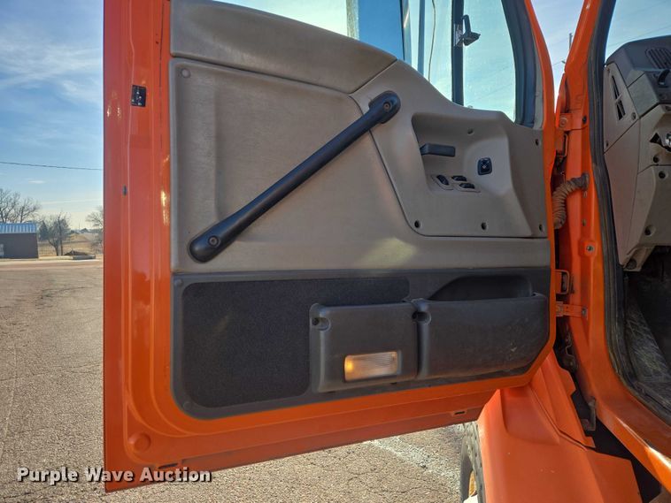 image for item EV5503 2006 Sterling LT9500 semi truck