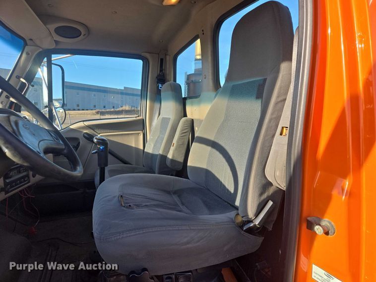 image for item EV5503 2006 Sterling LT9500 semi truck