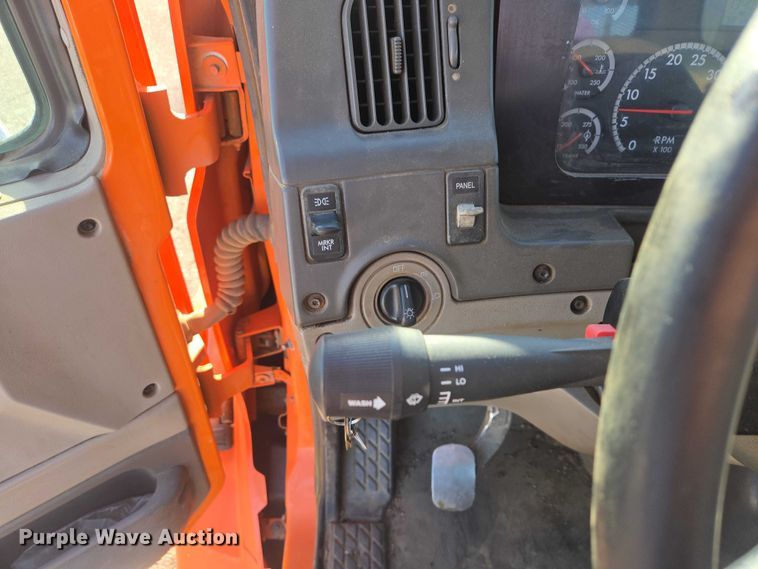 image for item EV5503 2006 Sterling LT9500 semi truck