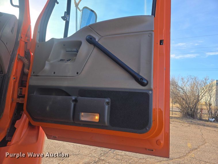 image for item EV5503 2006 Sterling LT9500 semi truck