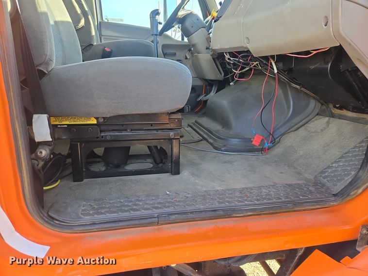 image for item EV5503 2006 Sterling LT9500 semi truck