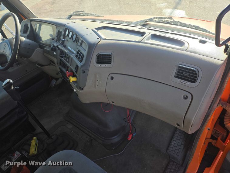 image for item EV5503 2006 Sterling LT9500 semi truck