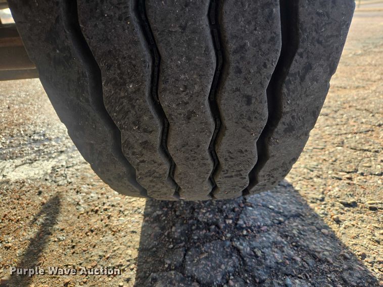 image for item EV5503 2006 Sterling LT9500 semi truck