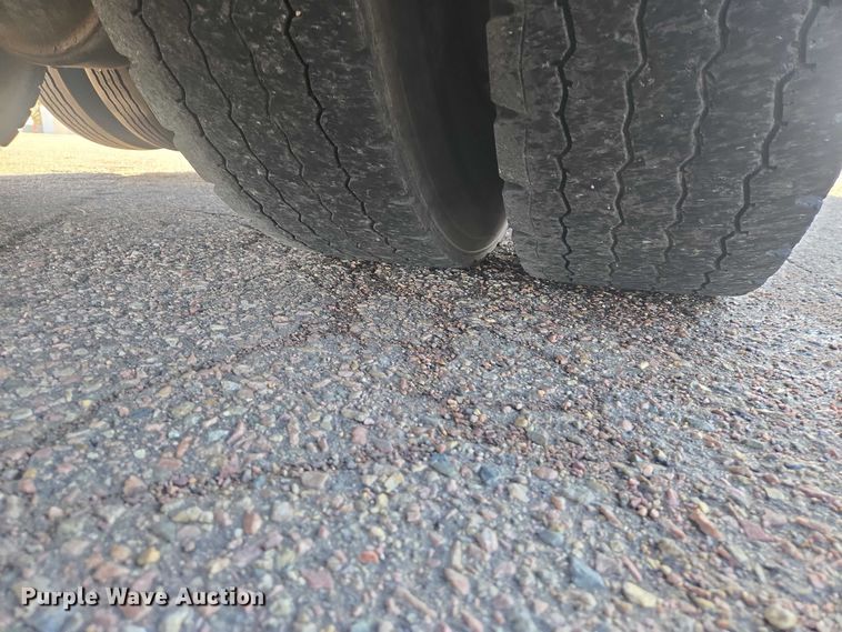 image for item EV5503 2006 Sterling LT9500 semi truck