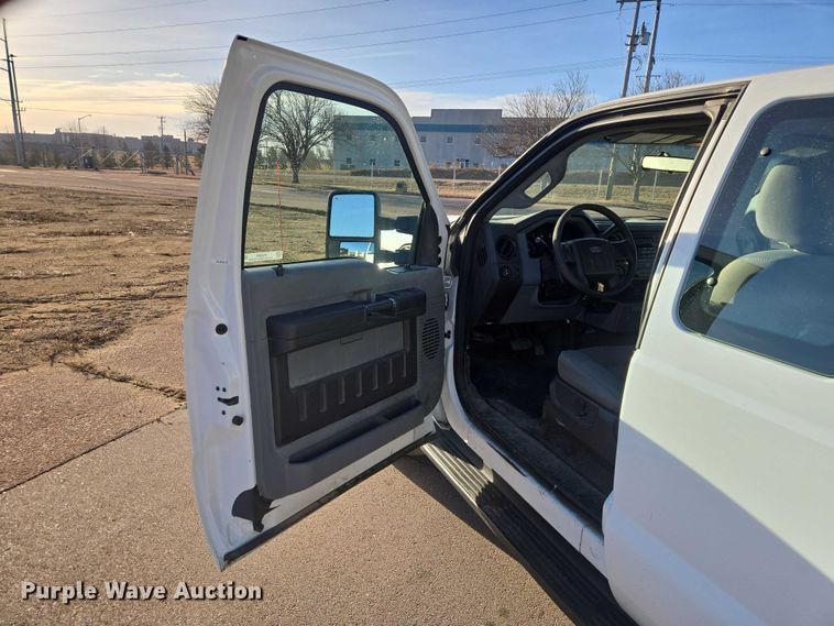 image for item EV5505 2011 Ford F250 Super Duty Ext. Cab pickup truck