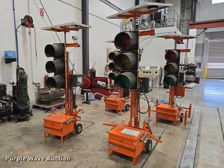 image for item EV5507 Horizon Signal Tech (4) Horizon Signal Tech traffic lights