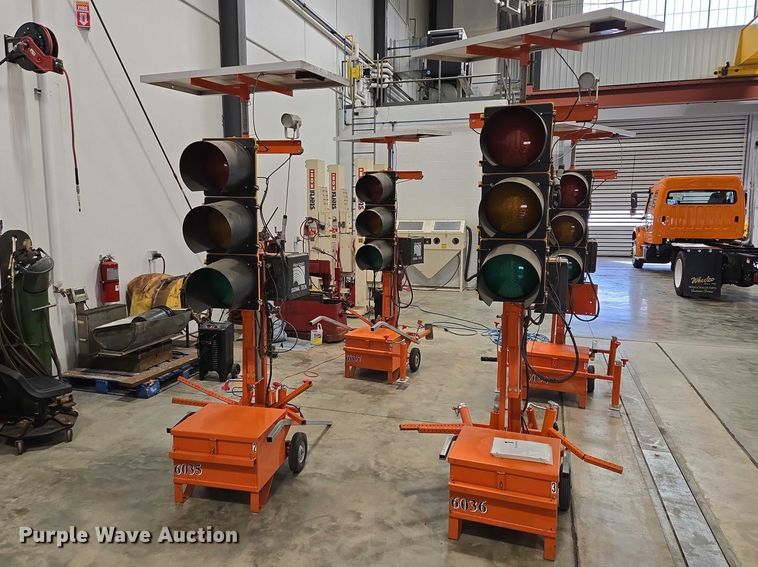 image for item EV5507 Horizon Signal Tech (4) Horizon Signal Tech traffic lights