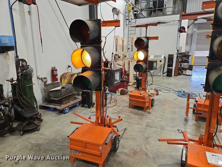 image for item EV5507 Horizon Signal Tech (4) Horizon Signal Tech traffic lights