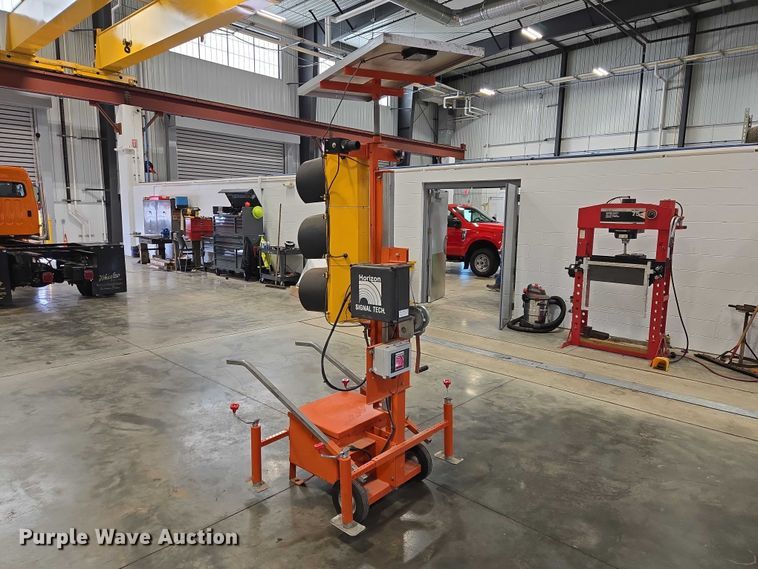 image for item EV5507 Horizon Signal Tech (4) Horizon Signal Tech traffic lights