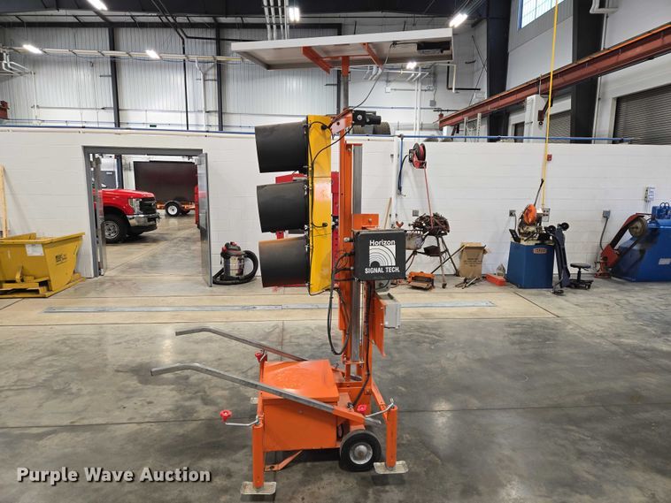 image for item EV5507 Horizon Signal Tech (4) Horizon Signal Tech traffic lights