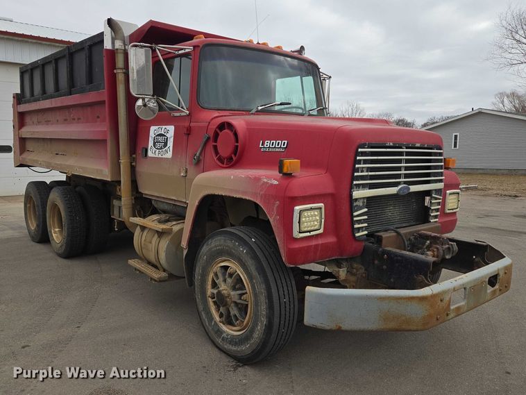image for item EV5515 1991 Ford LT8000 dump truck