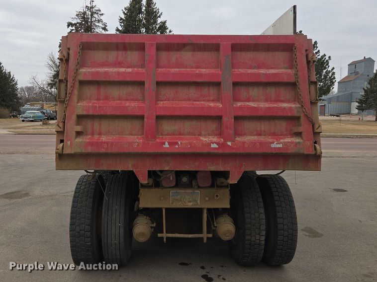 image for item EV5515 1991 Ford LT8000 dump truck