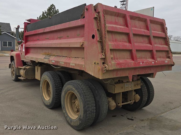 image for item EV5515 1991 Ford LT8000 dump truck