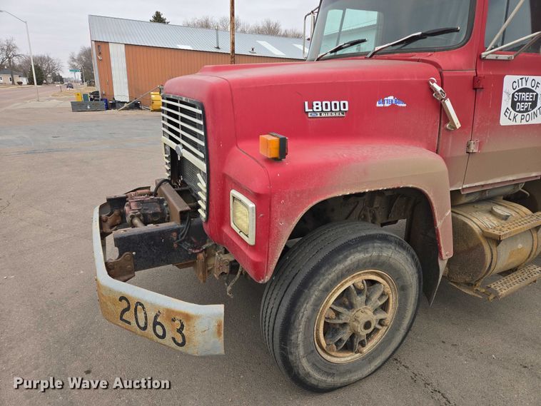 image for item EV5515 1991 Ford LT8000 dump truck