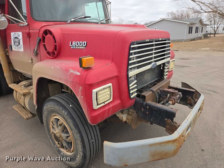 image for item EV5515 1991 Ford LT8000 dump truck