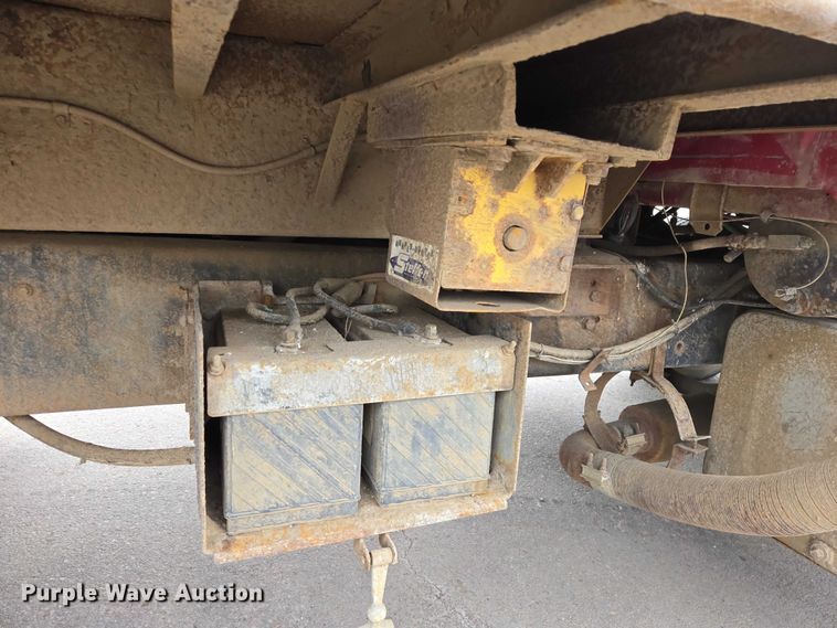 image for item EV5515 1991 Ford LT8000 dump truck