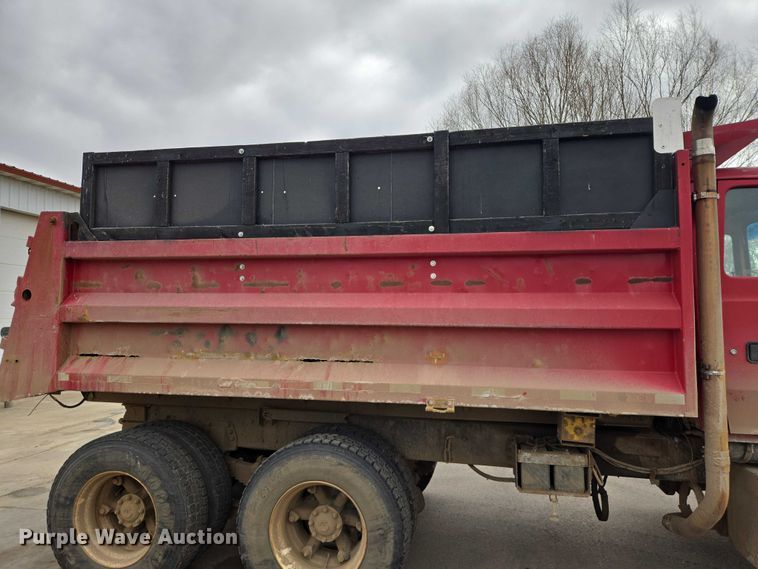 image for item EV5515 1991 Ford LT8000 dump truck