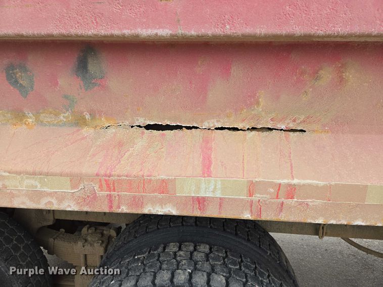 image for item EV5515 1991 Ford LT8000 dump truck