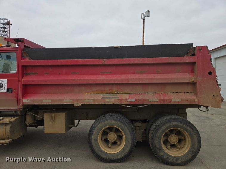 image for item EV5515 1991 Ford LT8000 dump truck