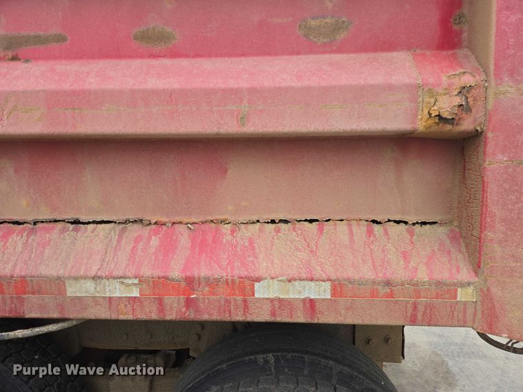 image for item EV5515 1991 Ford LT8000 dump truck