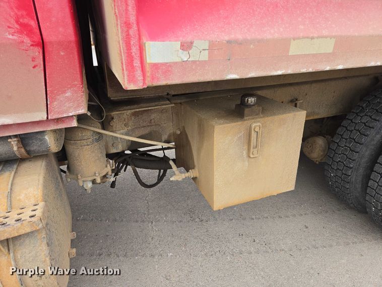 image for item EV5515 1991 Ford LT8000 dump truck