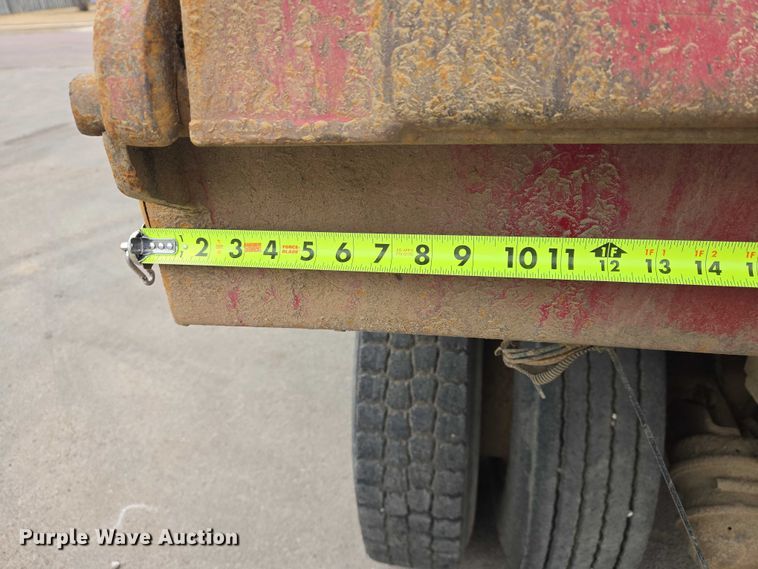 image for item EV5515 1991 Ford LT8000 dump truck