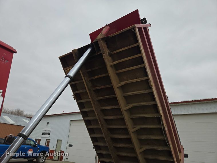 image for item EV5515 1991 Ford LT8000 dump truck