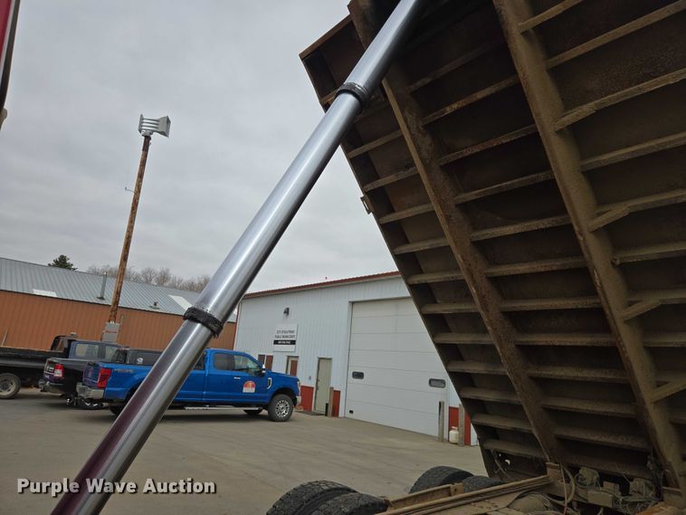 image for item EV5515 1991 Ford LT8000 dump truck