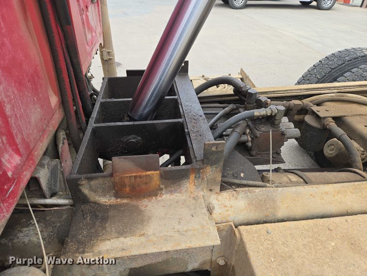 image for item EV5515 1991 Ford LT8000 dump truck