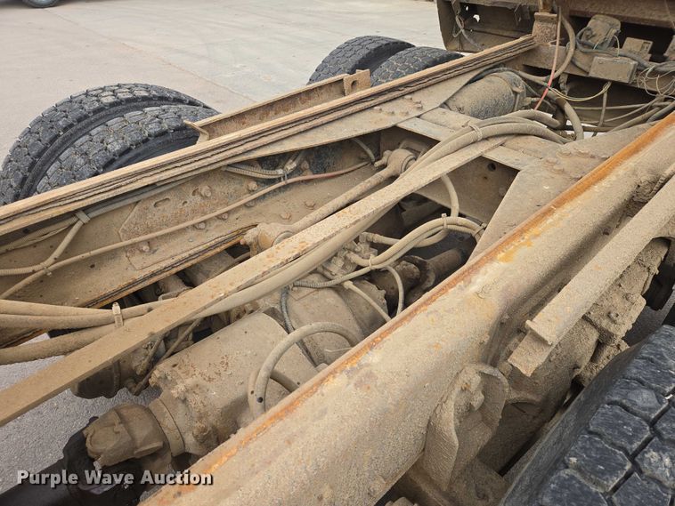 image for item EV5515 1991 Ford LT8000 dump truck