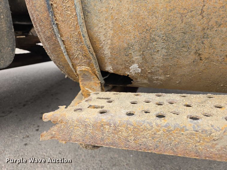 image for item EV5515 1991 Ford LT8000 dump truck