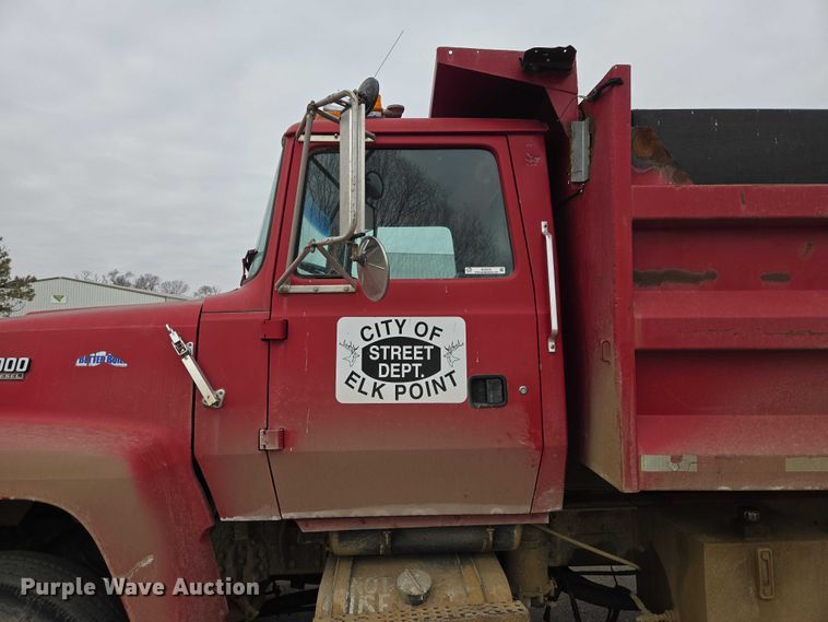 image for item EV5515 1991 Ford LT8000 dump truck