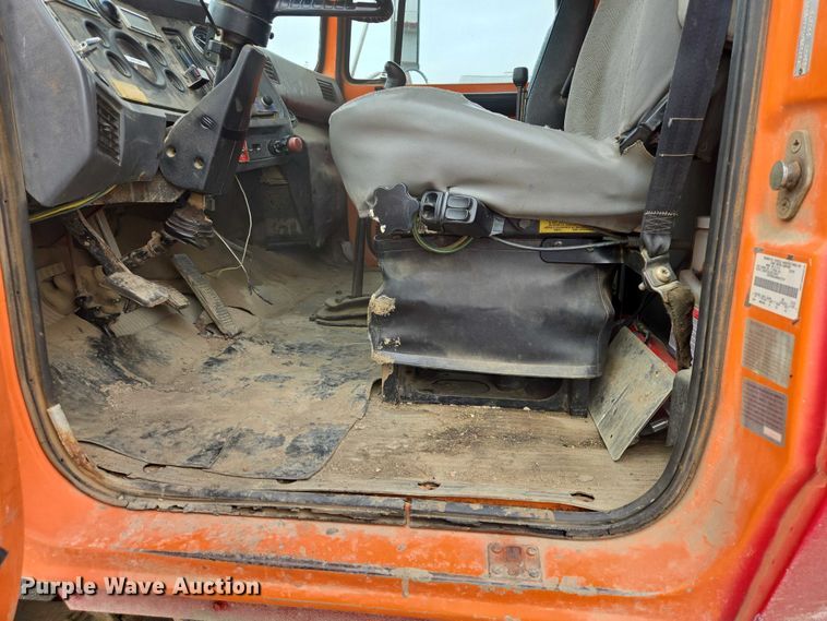 image for item EV5515 1991 Ford LT8000 dump truck