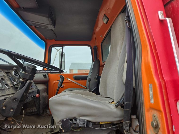 image for item EV5515 1991 Ford LT8000 dump truck