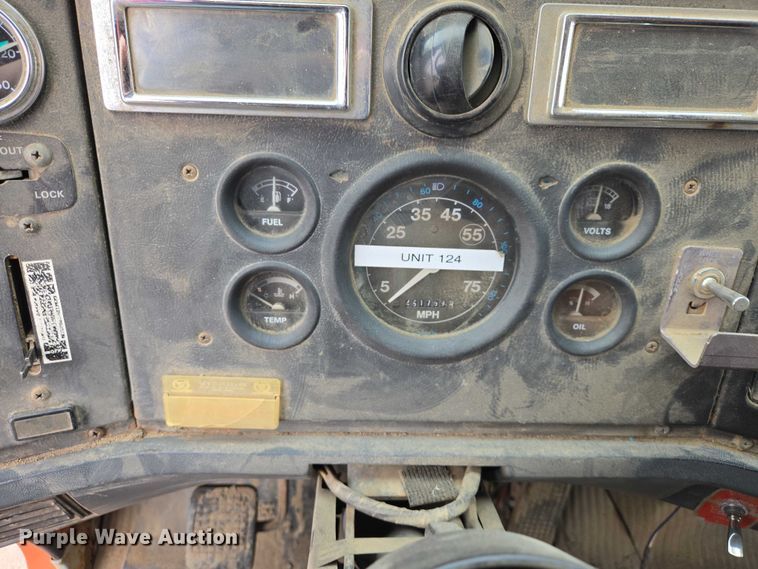 image for item EV5515 1991 Ford LT8000 dump truck