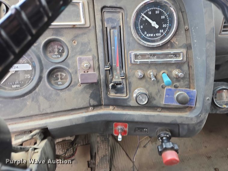 image for item EV5515 1991 Ford LT8000 dump truck