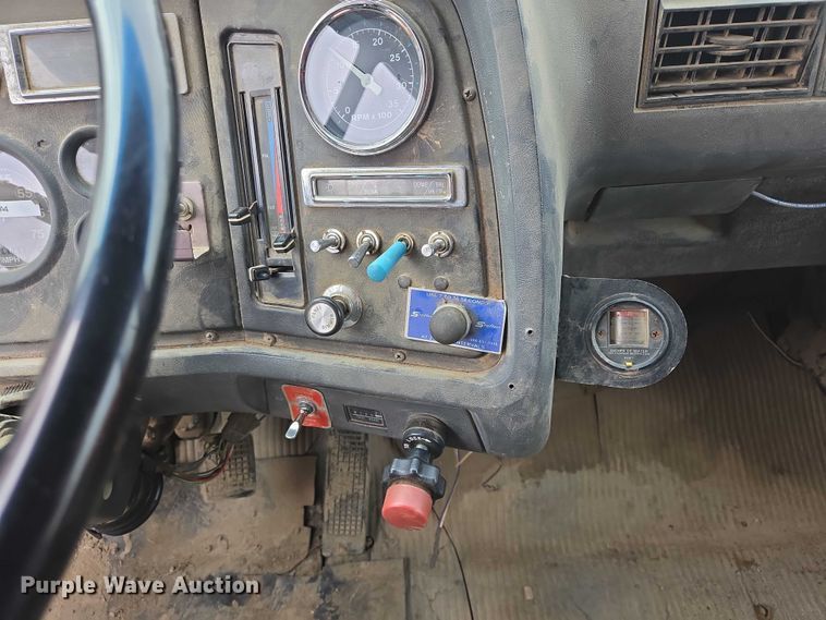 image for item EV5515 1991 Ford LT8000 dump truck