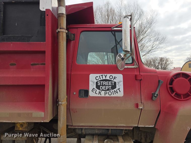 image for item EV5515 1991 Ford LT8000 dump truck