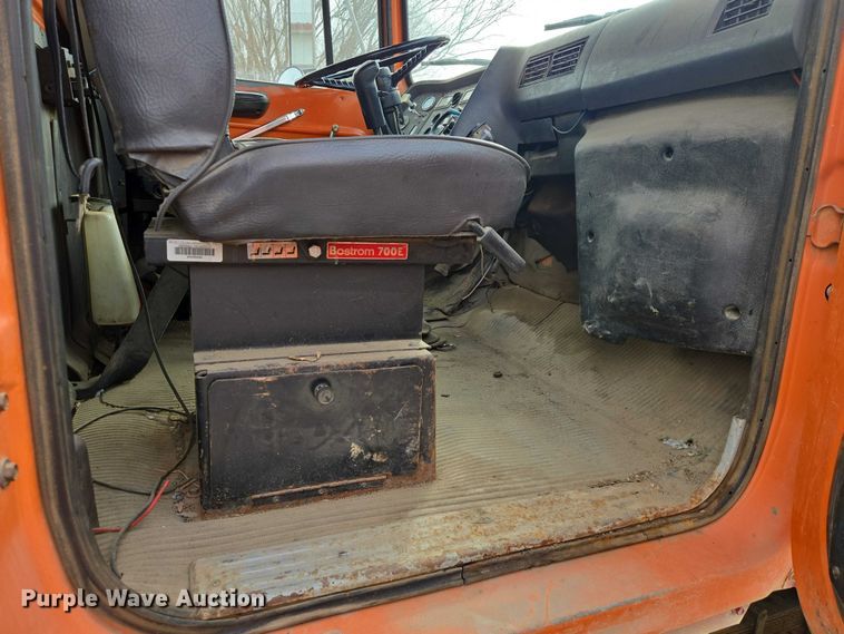 image for item EV5515 1991 Ford LT8000 dump truck